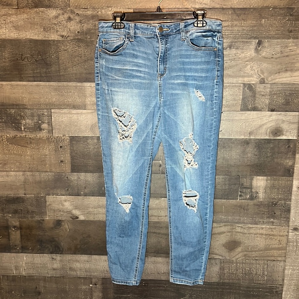 Distressed Tinseltown Blue Jeans - Picture 1 of 8